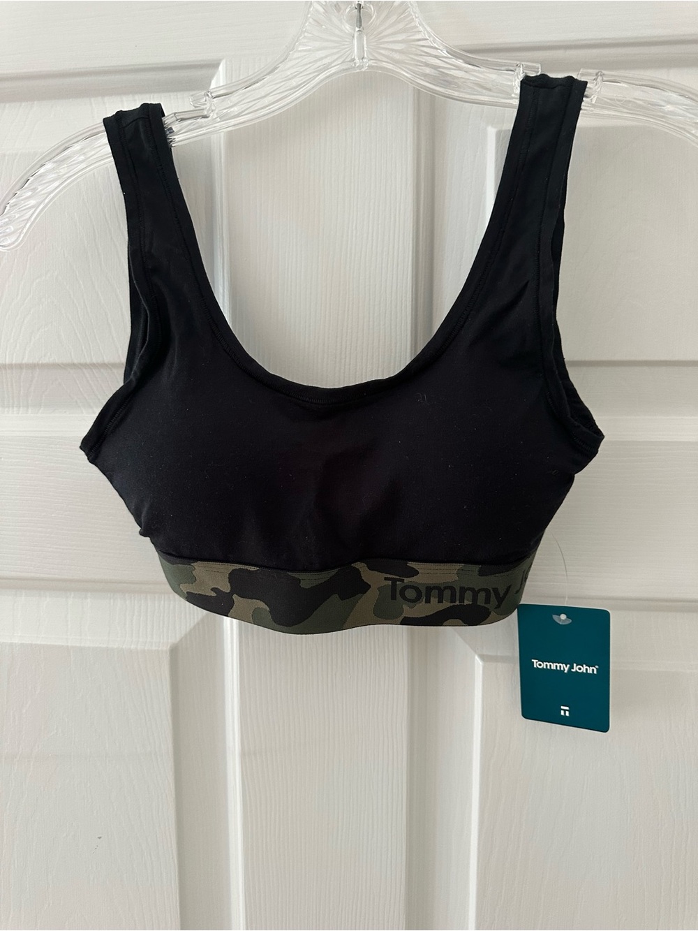 NWT’s Size XS, Tommy John Black Sports Bra with Olive Camo Band XS